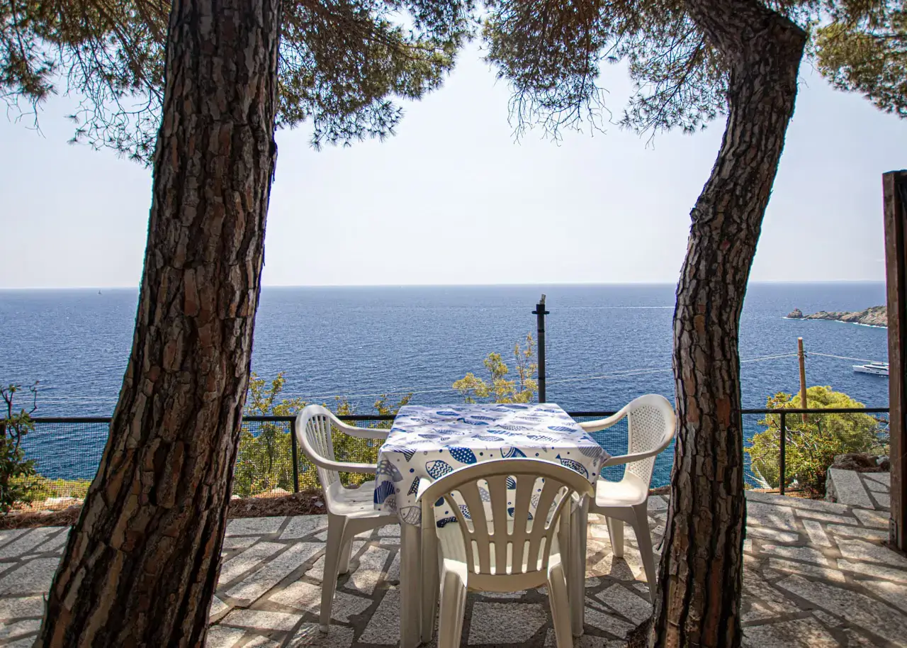 La-Calle-tavolino-esterno-vista-mare-dimensioni-grandi